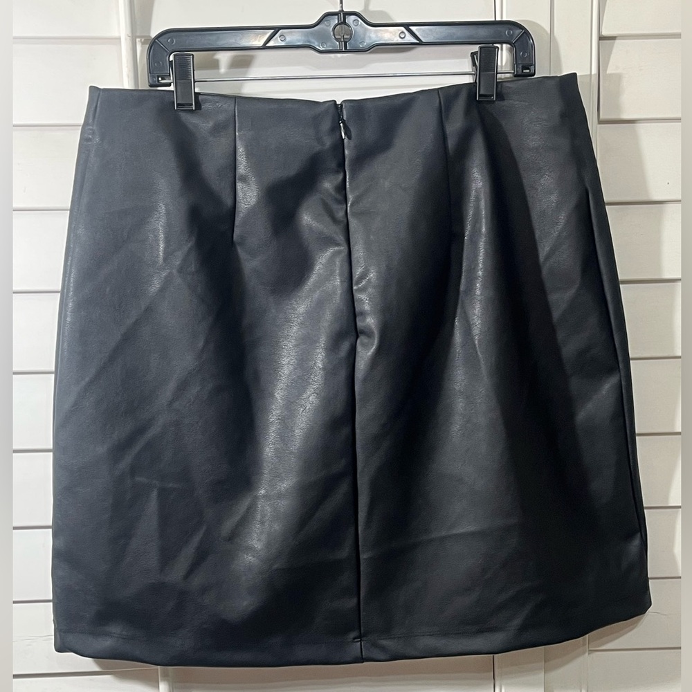 Ava & Viv Black A-Line Skirt - Picture 2 of 5